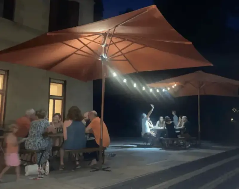 La nuit sur la terrasse du château