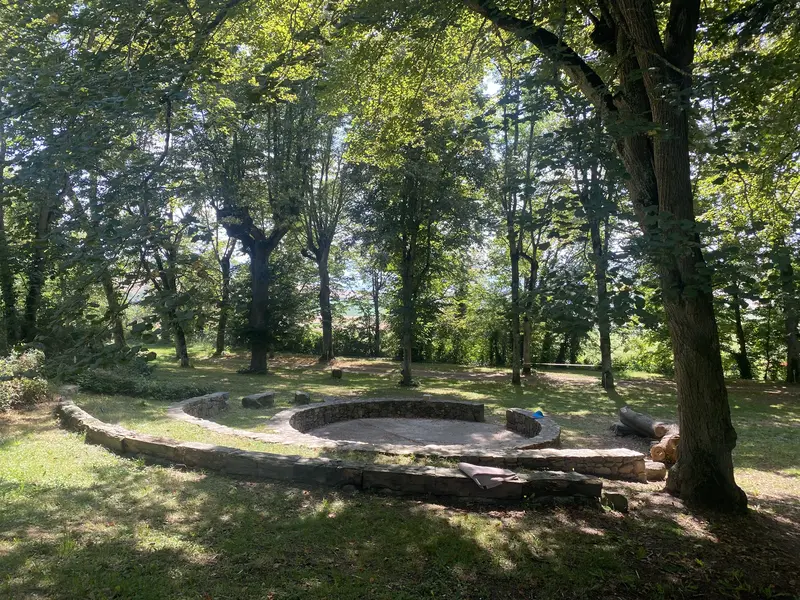 Cercle de pierre, jusqu'à une centaine de personnes